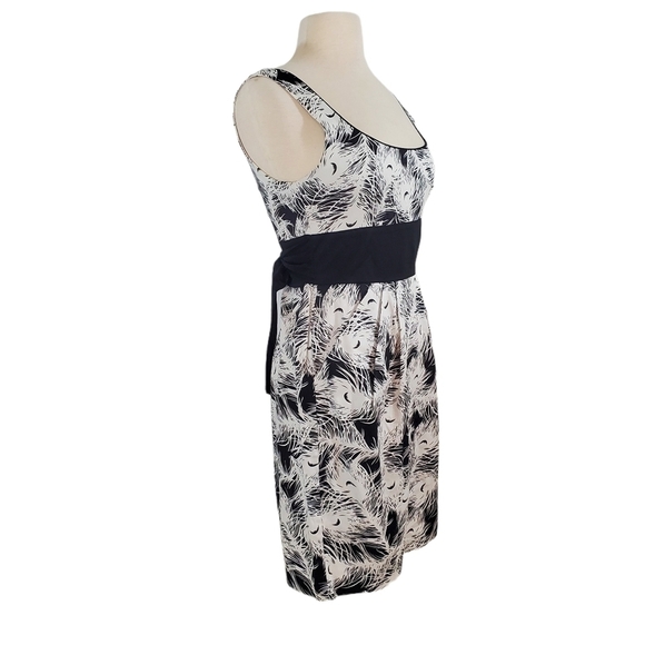 B. Smart Black & White Sheath Trumpet Dress - Picture 3 of 7